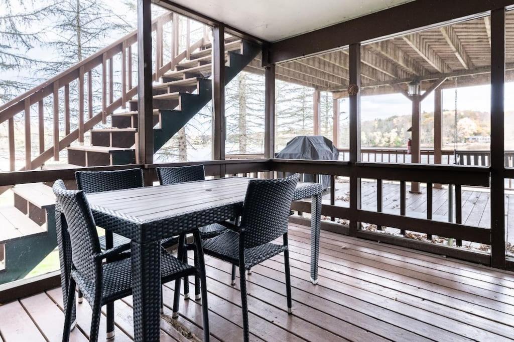 Waterfront Stagshead Lakehouse At Arrowhead Holiday home Arrowhead Lake